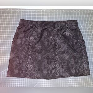 Rewind size large black/grey snake print skirt with pockets